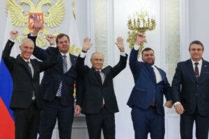 220930 Putin celebra junto a los líderes de los cuatro territorios ucranianos anexados