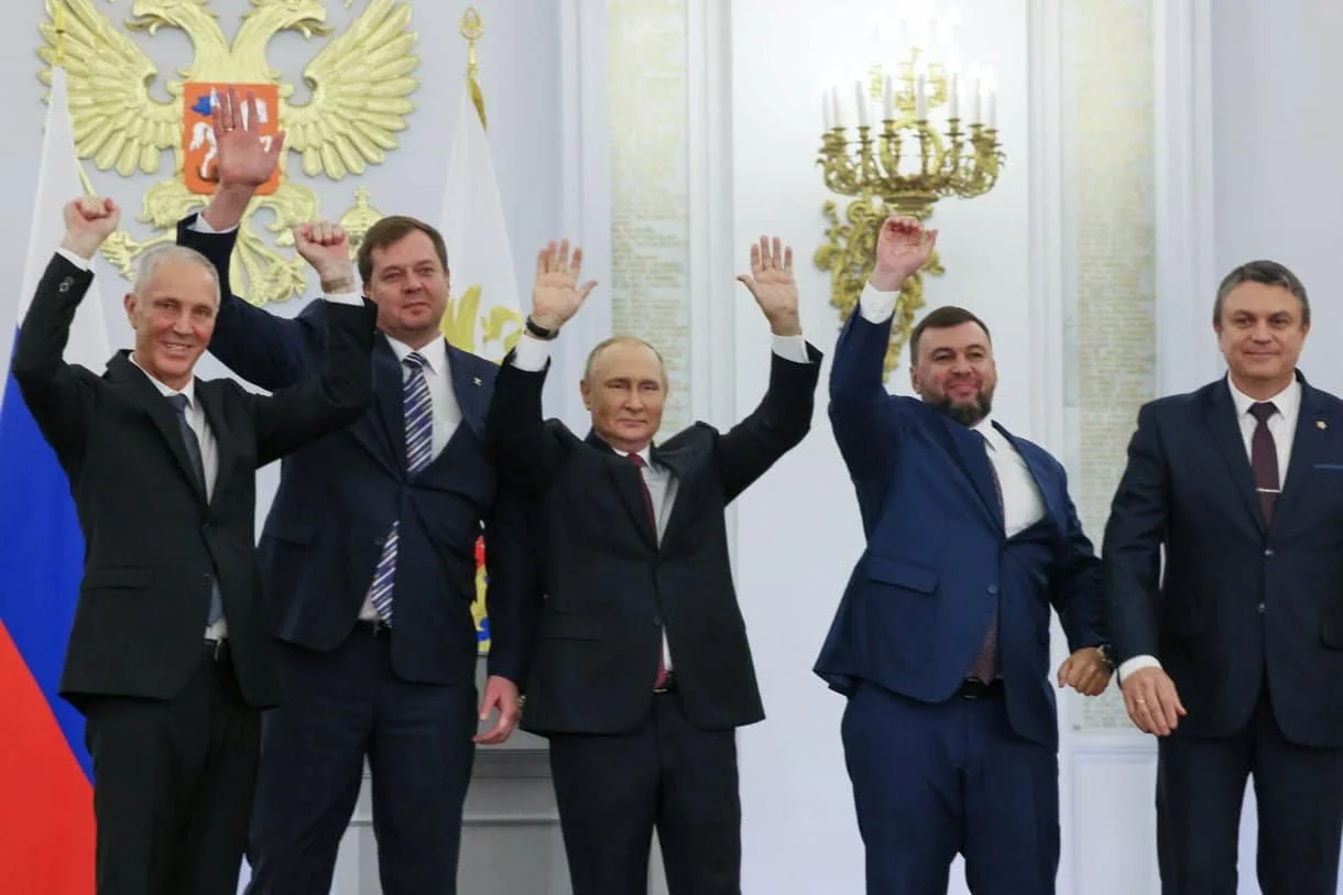220930 Putin celebra junto a los líderes de los cuatro territorios ucranianos anexados