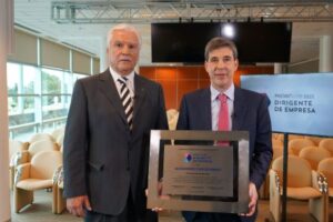 230707 Guillermo Álvarez presidente de ADE Asociación Dirigentes de Empresas y Alejandro Simón CEO de Sancor Seguros