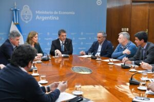 230817 El ministro Sergio Massa anunció el congelamiento del precio de las naftas