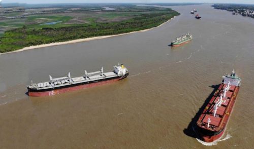 Embarcaciones no pueden navegar en la Hidrovía por insuficiente caudal de agua en el Río Paraná