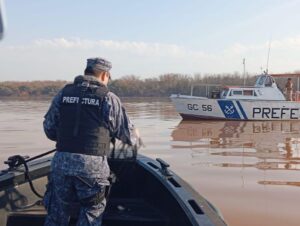 Operativo conjunto entre las Prefecturas de Argentina y Uruguay en el Río Uruguay.