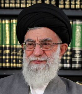 El Ayatolah Alí Khamenei, máximo líder del régimen teocrático iraní abandonó Teherán este lunes 15 de abril y se cree que está oculto en algún lugar no identificado.