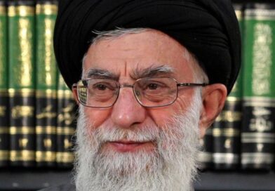 El Ayatolah Alí Khamenei, máximo líder del régimen teocrático iraní abandonó Teherán este lunes 15 de abril y se cree que está oculto en algún lugar no identificado.