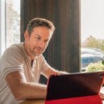 Jenson Button lidera una campaña mundial del Santander para educación gratuita