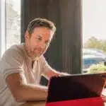 Jenson Button lidera una campaña mundial del Santander para educación gratuita