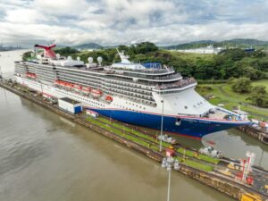 Cruceros en Canal-de-Panama-2-981x735