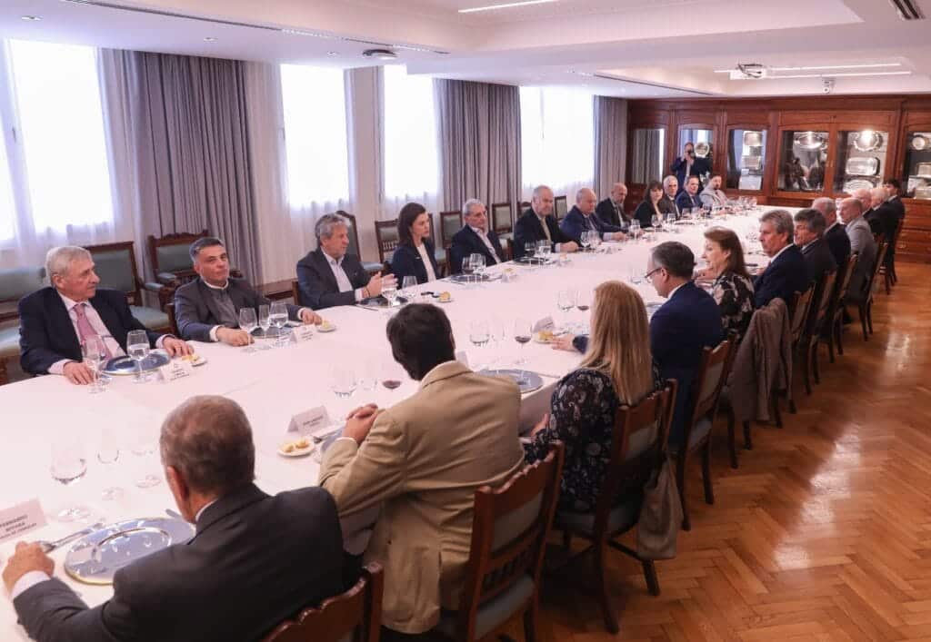 En la Bolsa de Cereales de Buenos Aires se realizó un almuerzo de trabajo organizado para intercambiar consideraciones sobre el rol preponderante de los Estados Unidos y la Argentina para alimentar al mundo.