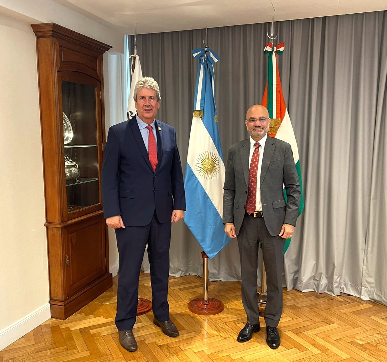 El Embajador de la India en Argentina, Dinesh Bhatia, mantuvo un encuentro con el Presidente de la Bolsa de Cereales José Martins.