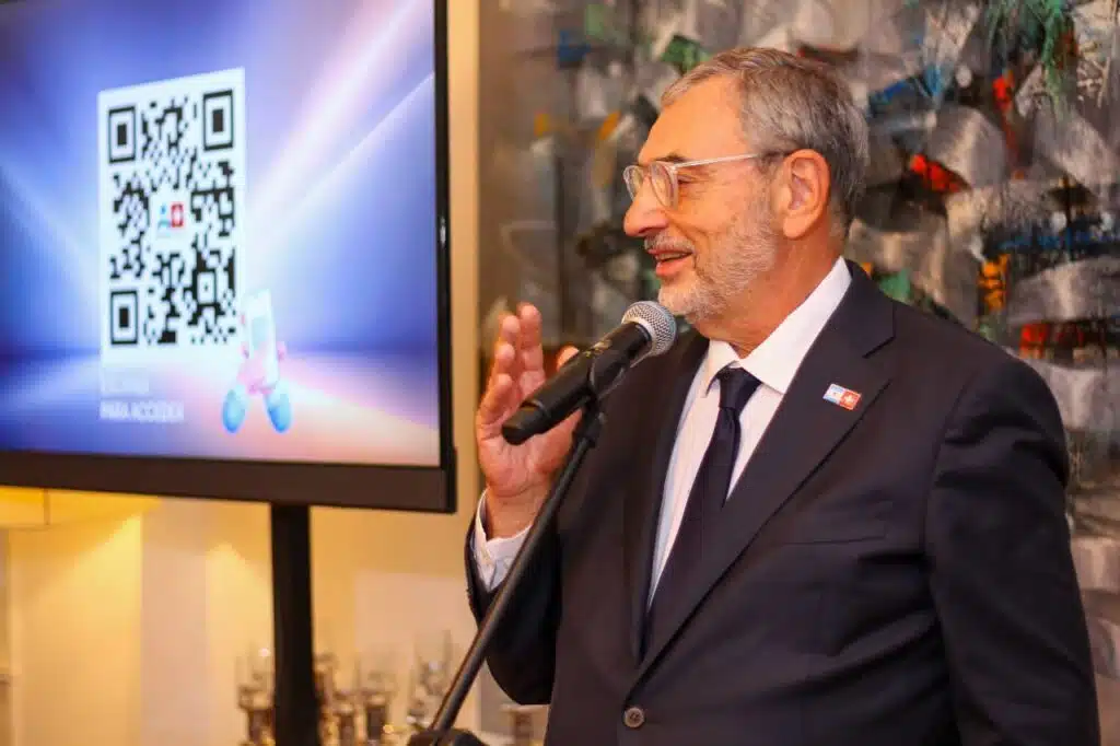 Ernesto Kohen Presidente del Comité de "Acciones Positivas".
