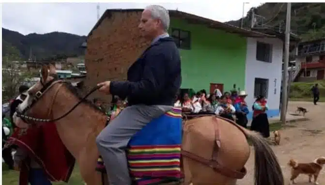 Antes de llegar al Vaticano, fue obispo en Chiclayo. Allí se ganó el cariño del pueblo con su cercanía, su humildad y su trabajo incansable por los más necesitados.
