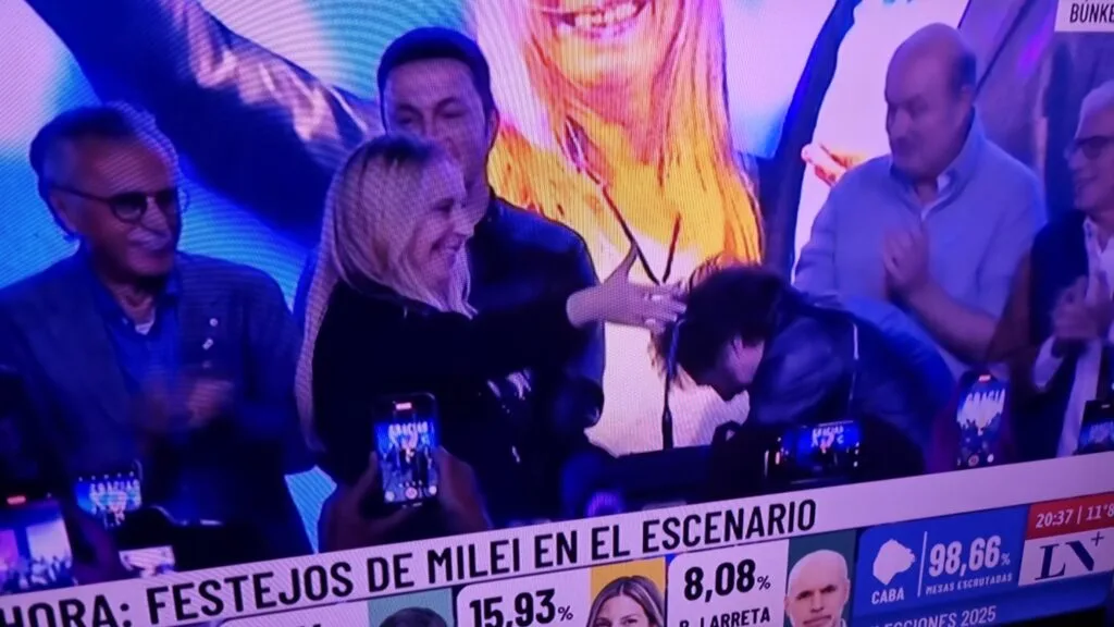 La habitual grandilocuencia de Javier Milei lo llevó a reverenciar a Karina Milei, su hermana.