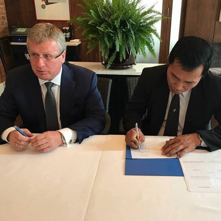 Firma del Memorando de Entendimiento (MoU) sobre el plan de adquisición de 11 aeronaves militares Sukhoi de la Federación de Rusia, realizada bajo un esquema gubernamental de compensación comercial (counter purchase) en el marco de transacciones de exportación e importación.