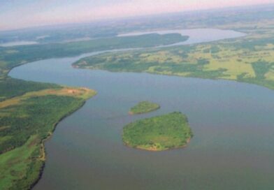 El proyecto hidroeléctrico Corpus se proyecta sobre el Río Paraná, en la Isla Pindo-í, 100 kilómetros al norte de Posadas, Misiones.