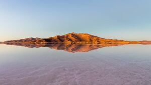 Mountains surrounding the Uyuni salt flat during sunrise. PH Diego Delso Salar_de_Uyuni_Bolivia_2016-02-04_DD_10-12_HDR-1