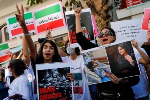 Protestas en Irán emergentes tras la muerte de Mahsa Amini