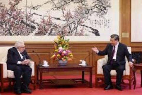 Henry Kissinger con Xi Jinping en si última aparición pública relevante.