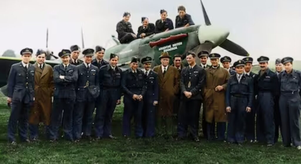 Fueron 554 los pilotos argentinos que se unieron a la RAF; arriba, algunos de ellos. Foto:Ignacio Coló, La Nación