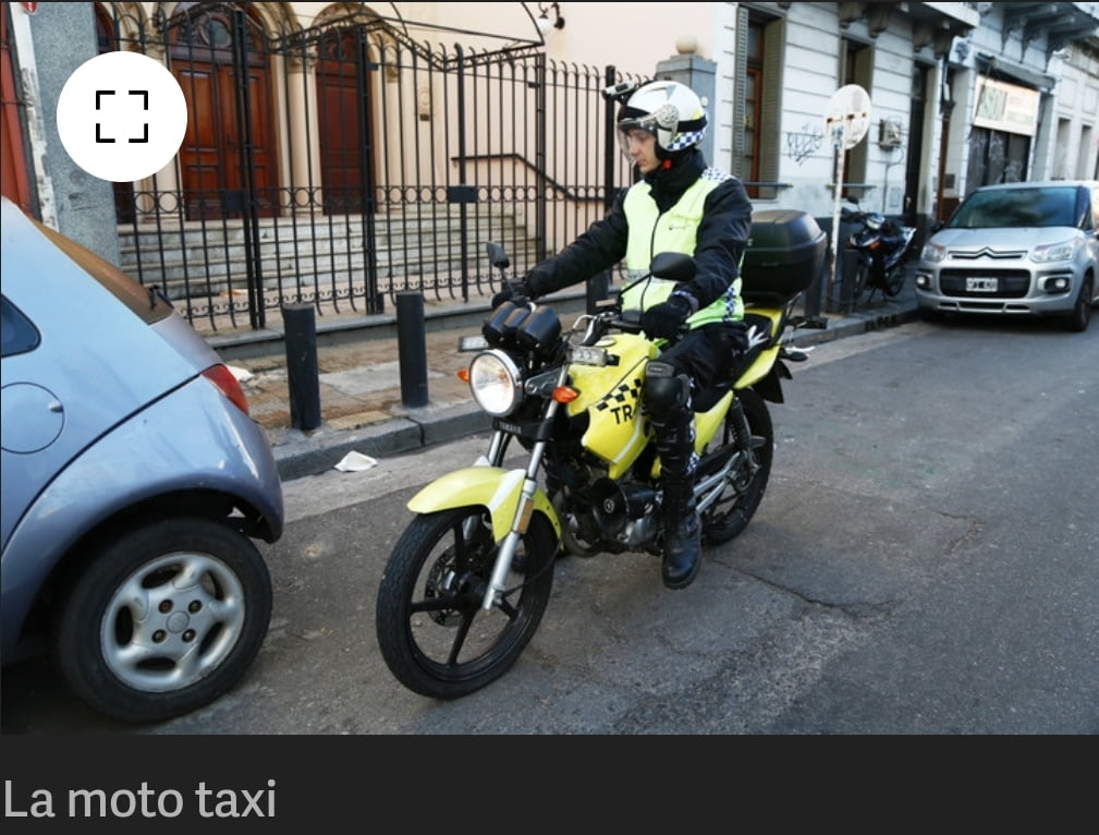 Micael Martínez es el argentino que patentó la "moto taxi". Fuente: Clarin