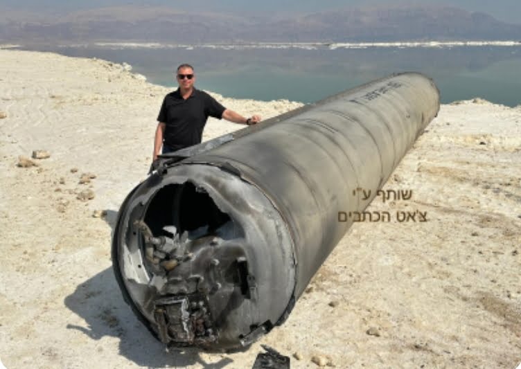 Un misil irani caído sobre el Mar Muerto muestra las dimensiones del proyectil. Fuente: Comunidades Plus