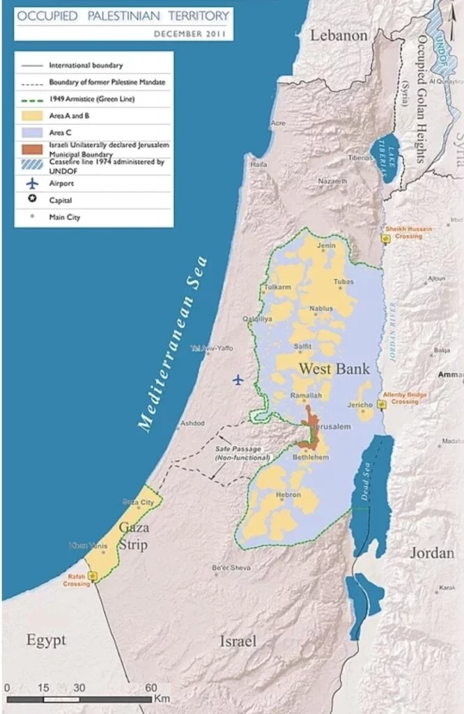 Mapa que muestra Israel y los Territorios Palestinos según lo establecido en los Acuerdos de Oslo. El río Jordán está a la derecha y el mar Mediterráneo a la izquierda.