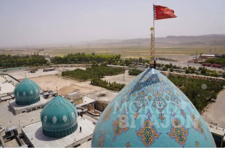 Se ha izado la bandera roja de la venganza sobre la cúpula de la mezquita Jamkaran en Irán. Fuente: Moked Bitajon