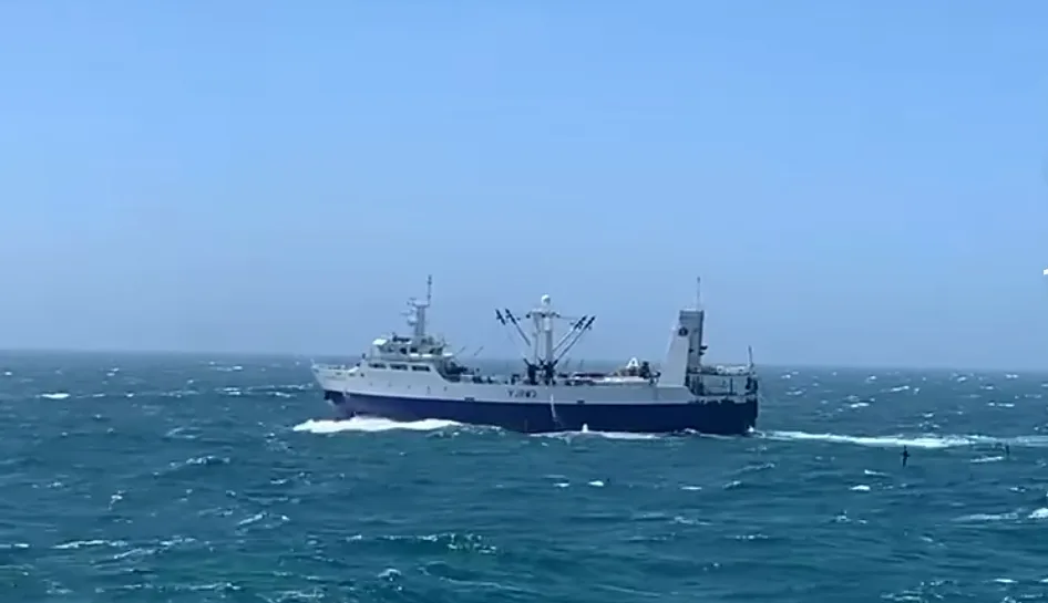 Prefectura Naval Argentina detectó, mediante el Sistema Guardacostas y su confirmación a través de la Plataforma de Monitoreo Skylight, al pesquero XINRUN 579, de bandera de Vanuatu, ingresando a la Zona Económica Exclusiva de nuestro país.