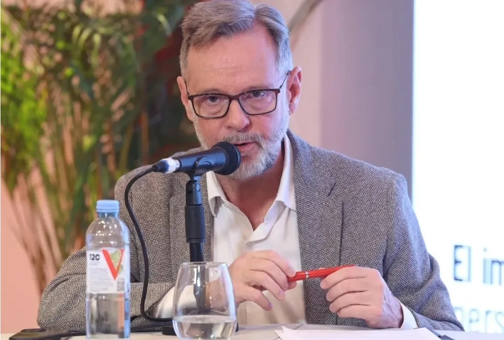 El director corporativo de Iberia, Juan Cierco, habla durante el foro ‘El impacto del transporte aéreo en el turismo argentino: perspectivas, retos y oportunidades’ en el evento EFE Fórum. EFE/ Juan Ignacio Roncoroni