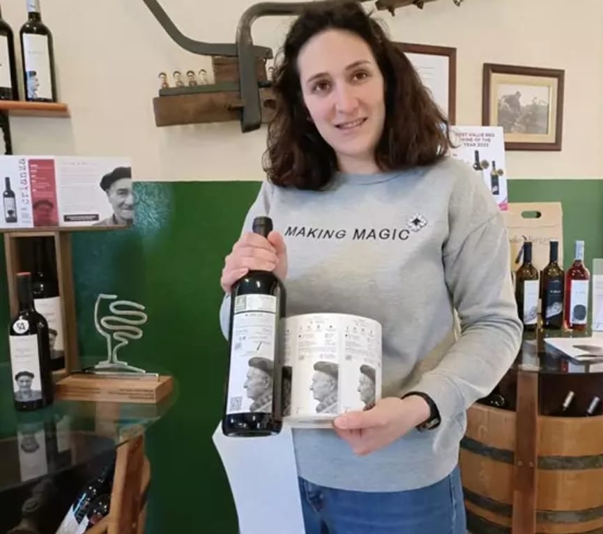 Ángela Bello Ruiz, de la familia propietaria de esta bodega de Rioja Alavesa, afirmó que la anulación del pedido se produce "cuando estábamos creciendo poquito a poco en EEUU"