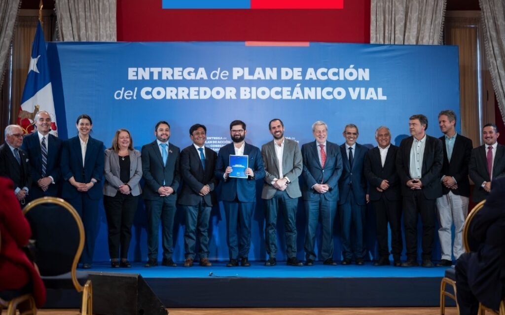 Chile lanzó su plan para un Corredor Bioceánico Vial que atravesará territorios de Argentina, Paraguay y Brasil. 