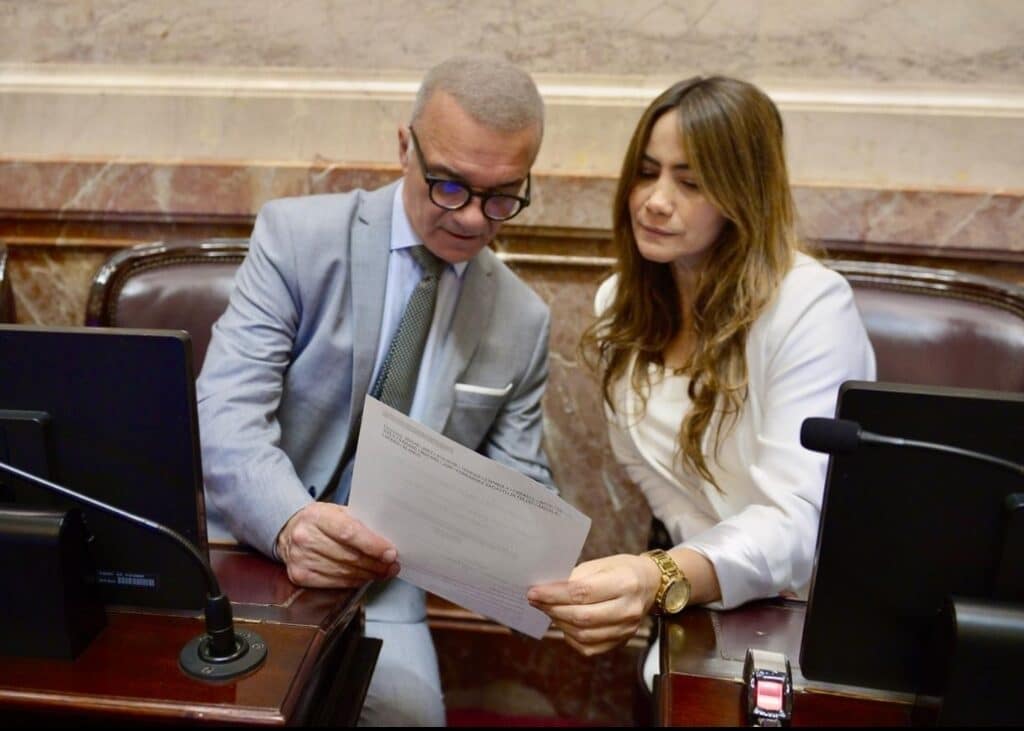 Carlos Arce y Sonia Rojas Decut, senadores del Frente Renovador de la Concordia Social, de Musiones, son dos que votaron el rechazo a la Ley de Ficha Limpia.