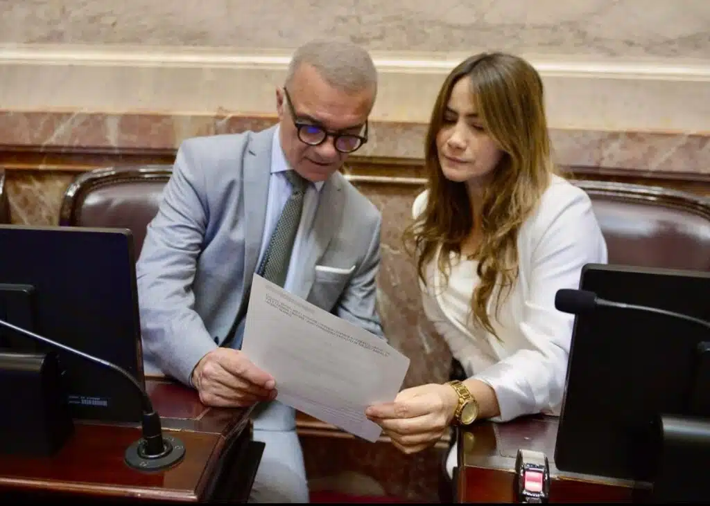 Carlos Arce y Sonia Rojas Decut, senadores del Frente Renovador de la Concordia Social, de Musiones, son dos que votaron el rechazo a la Ley de Ficha Limpia.