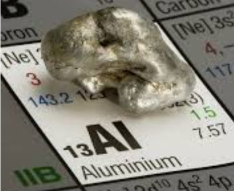 El aluminio es un producto industrial que se obtiene procesando la alúmina, mediante una metodología electrointensiva.