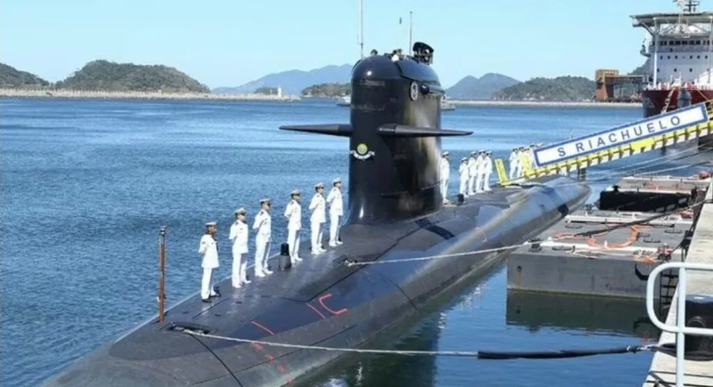 El Riachuelo es un submarino convencional Scorpene de Brasil. La versión nuclear está en construcción. Brasil tendrá 4 submarinos nucleares.