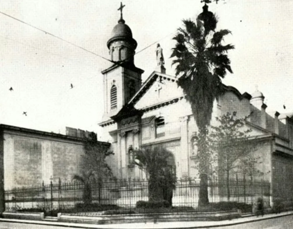 Histórico convento Santa Catalina de Siena, erigido en 1745 en la esquina de Viamonte y San Martín. 