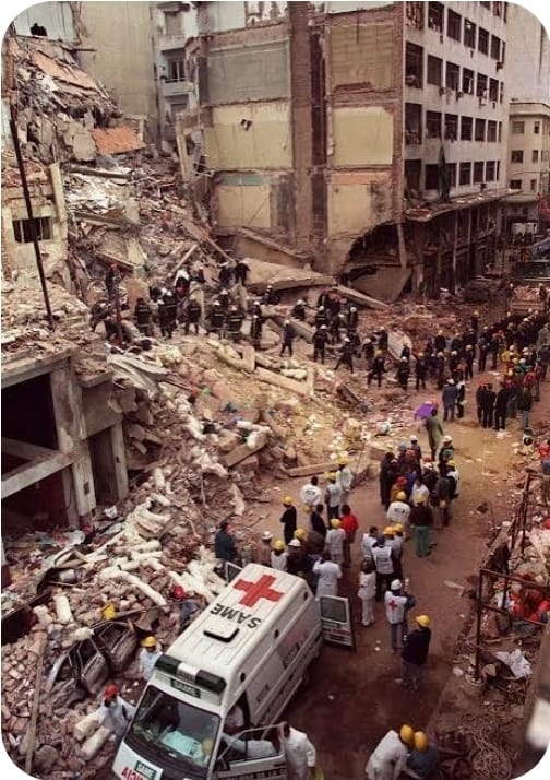 El atentado a la AMIA fue un ataque terrorista con coche bomba​ que sufrió la Asociación Mutual Israelita Argentina en la Ciudad Autónoma de Buenos Aires el lunes 18 de julio de 1994. Dos años antes, en un atentado similar, fue volada la embajada de Israel en Argentina.