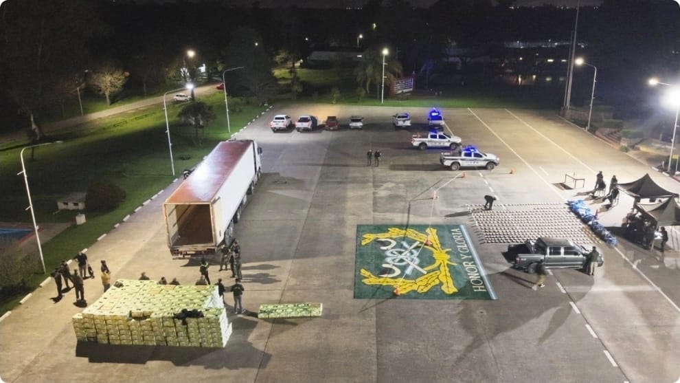 Argentina incautó 444 kilos de cocaína boliviana que ingresaron al país entre un cargamento de bananas destinado al Mercado Central, en provincia de Buenos Aires.