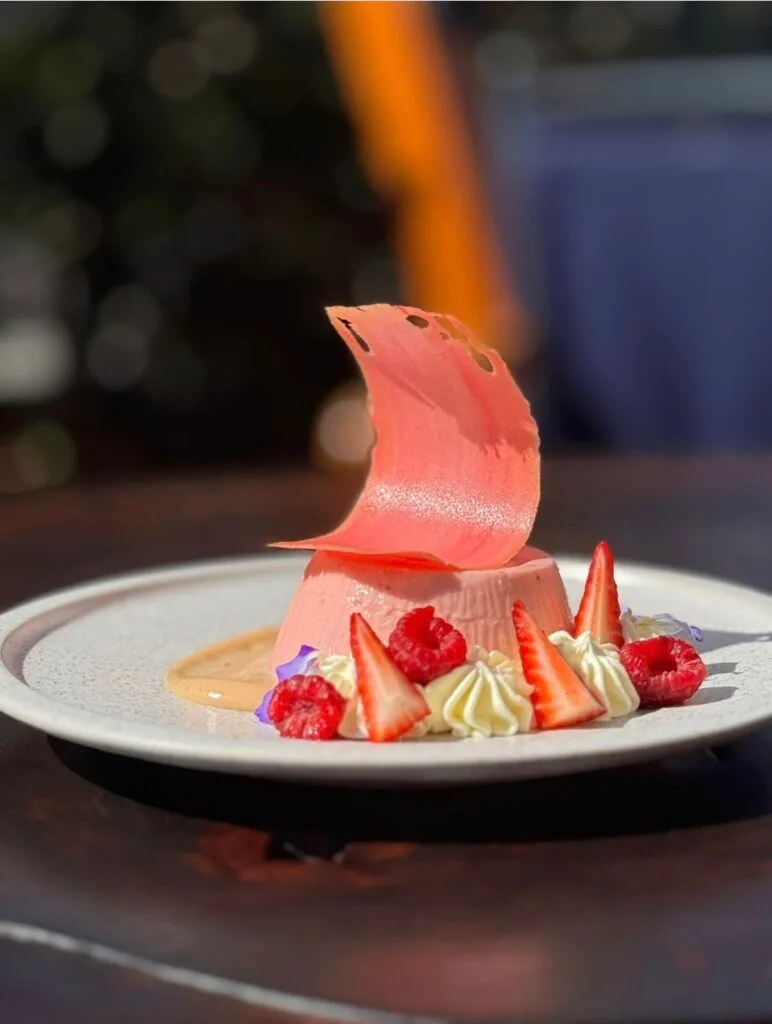 Cabaña Las Lilas se suma a la campaña Octubre Rosa en apoyo a la lucha contra el cáncer de mama.Para esto ofrece un postre especial