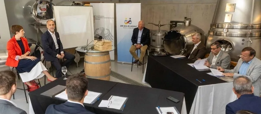 "Ningún país puede abordar de manera aislada la transición energética", expresó Jimena Latorre, ministro de Energía y Ambiente de Mendoza, ante empresas alemanas como Siemens, BASF, KNAUF, K-UTEC y ABO Wind.