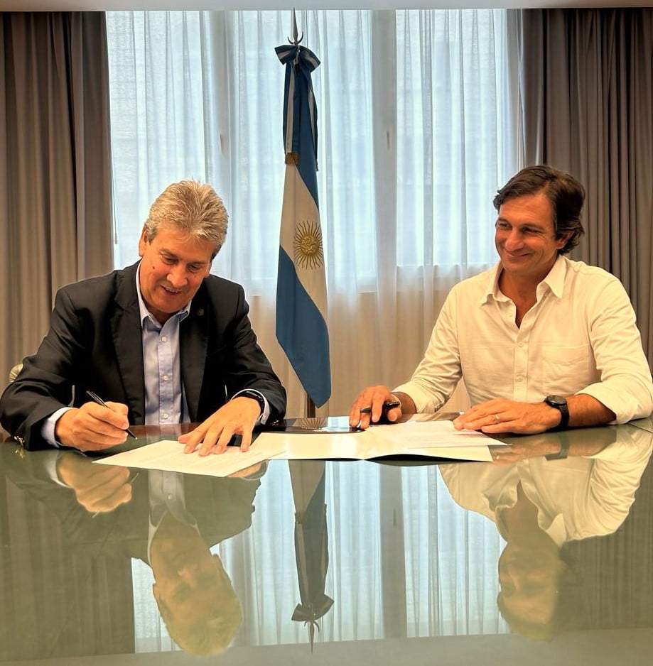 José Martins, presidente de la Bolsa de Cereales, y Eduardo Novillo Astrada, CEO y cofundador de Agrotoken, han dado un marco formal al proyecto